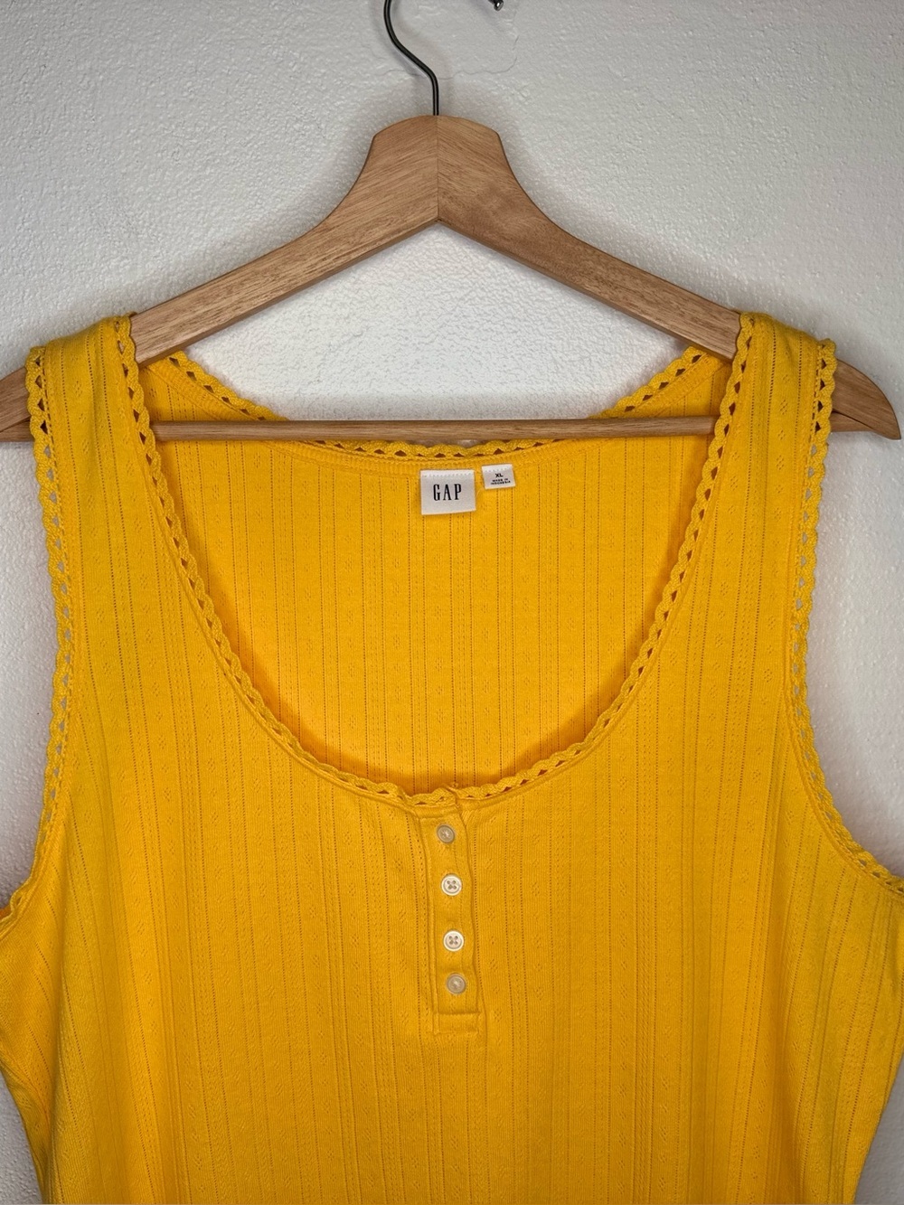 GAP Pointelle Scoopneck Henley Tank Top in Banana Women's Size XL 100% Cotton - Picture 4 of 16